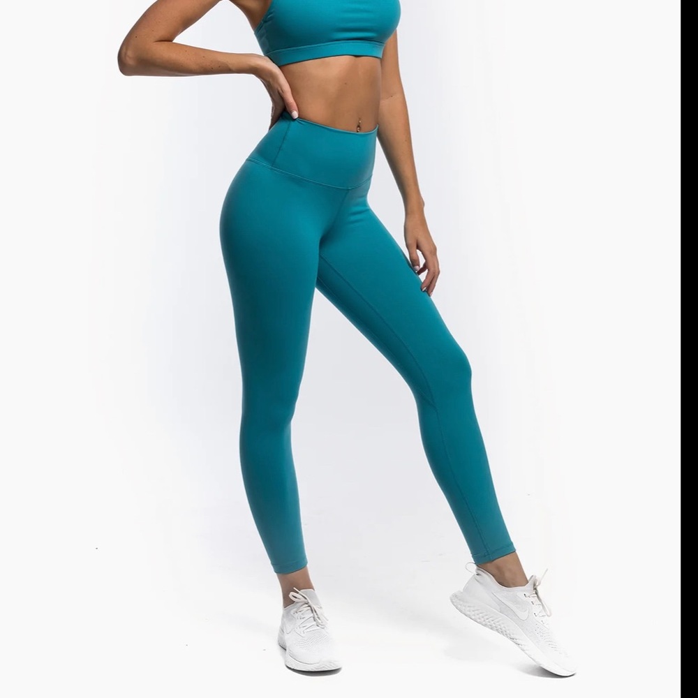Size Small Hustletics Flow Leggings in Tiffany